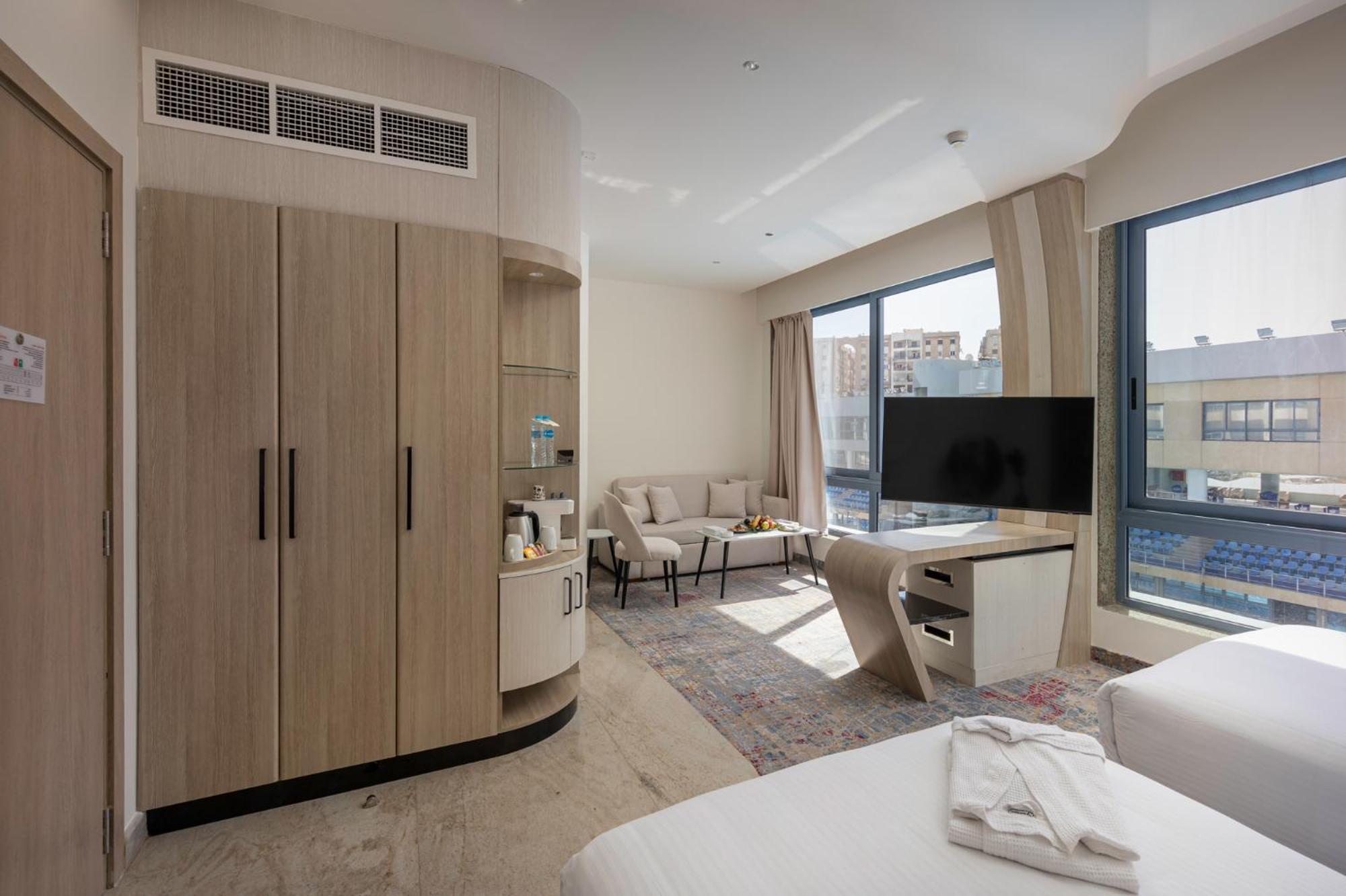 Mirage Hotel & Conference Center Alexandria Exterior photo A room at the hotel